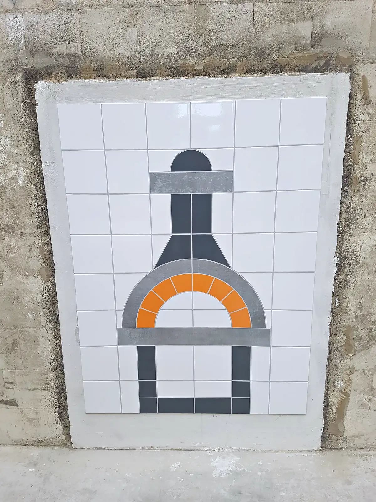 Wandbild aus zugeschnittenen Fliesen mit dem Motiv eines gemauerten Backofens
